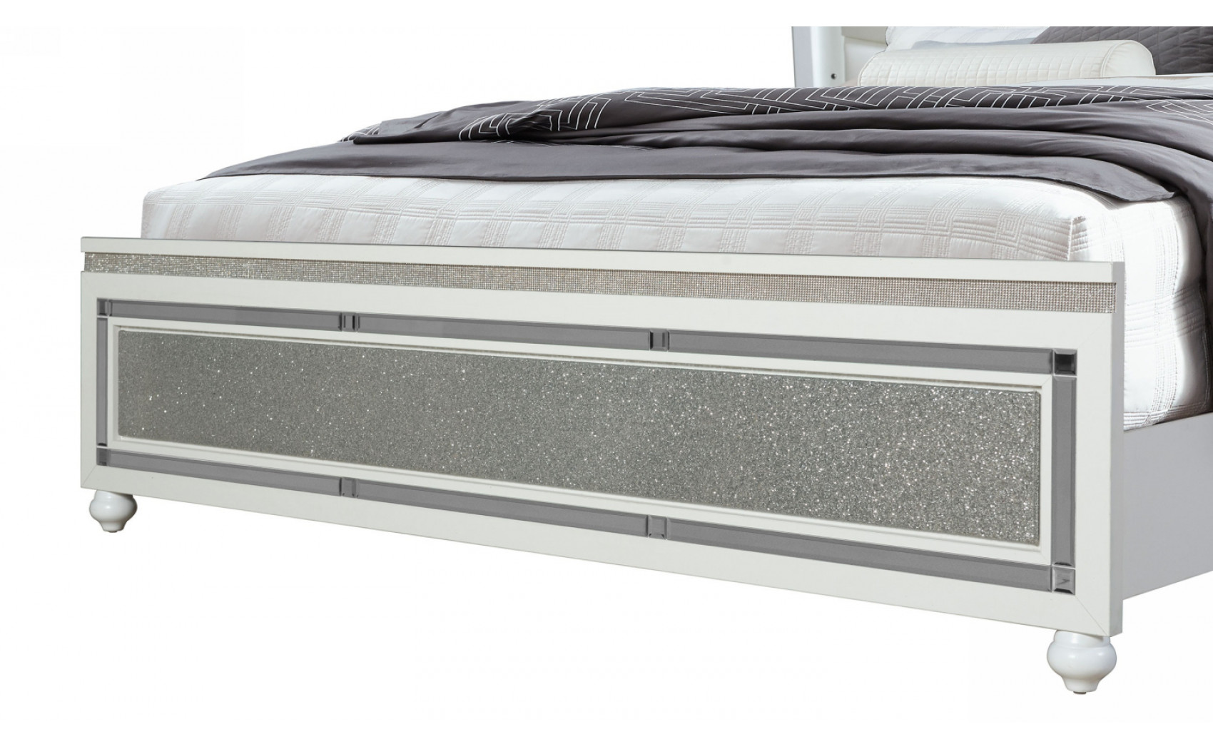 Collete Chest White Global Furniture