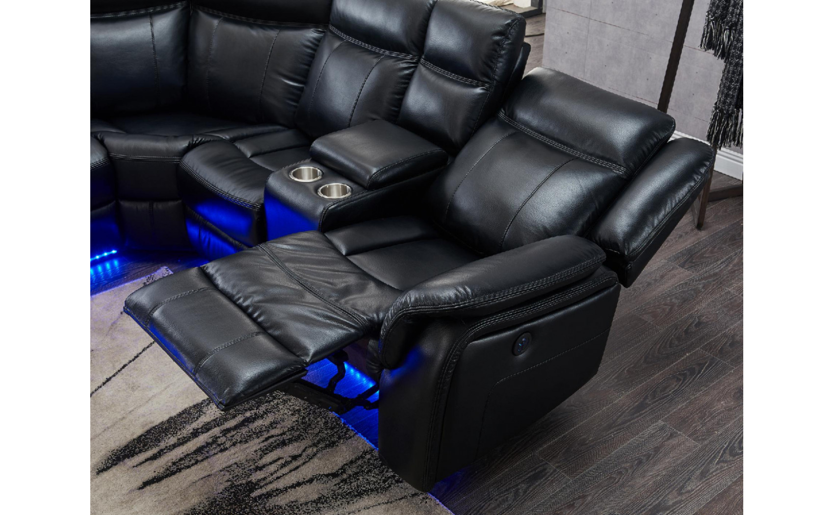 UM02 Sectional Black Global Furniture
