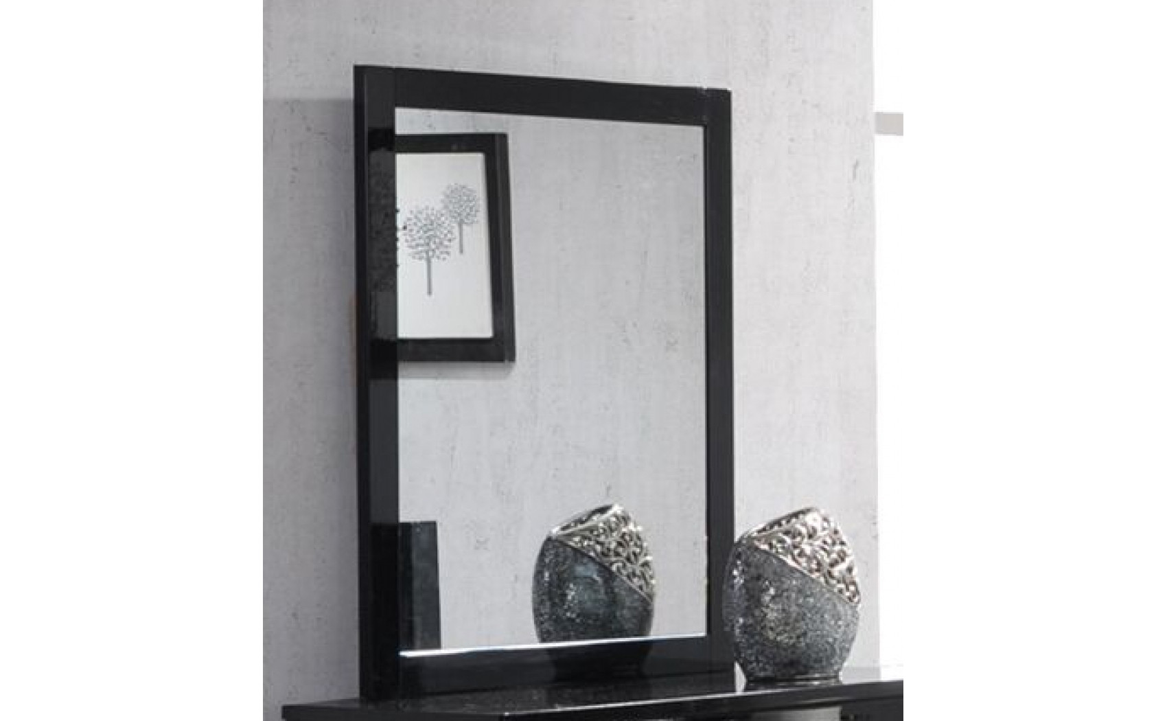 Lucca Chest Black Lacquer J&M Furniture