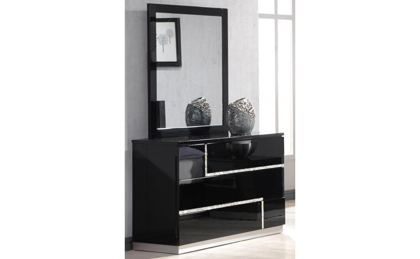 Lucca Chest Black Lacquer J&M Furniture