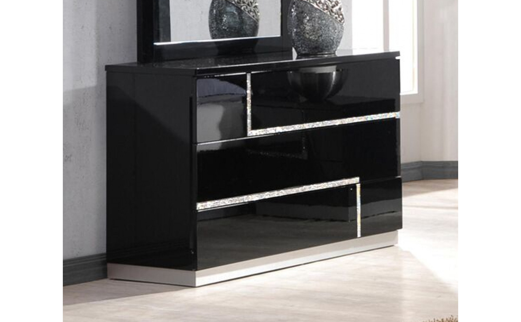 Lucca Chest Black Lacquer J&M Furniture